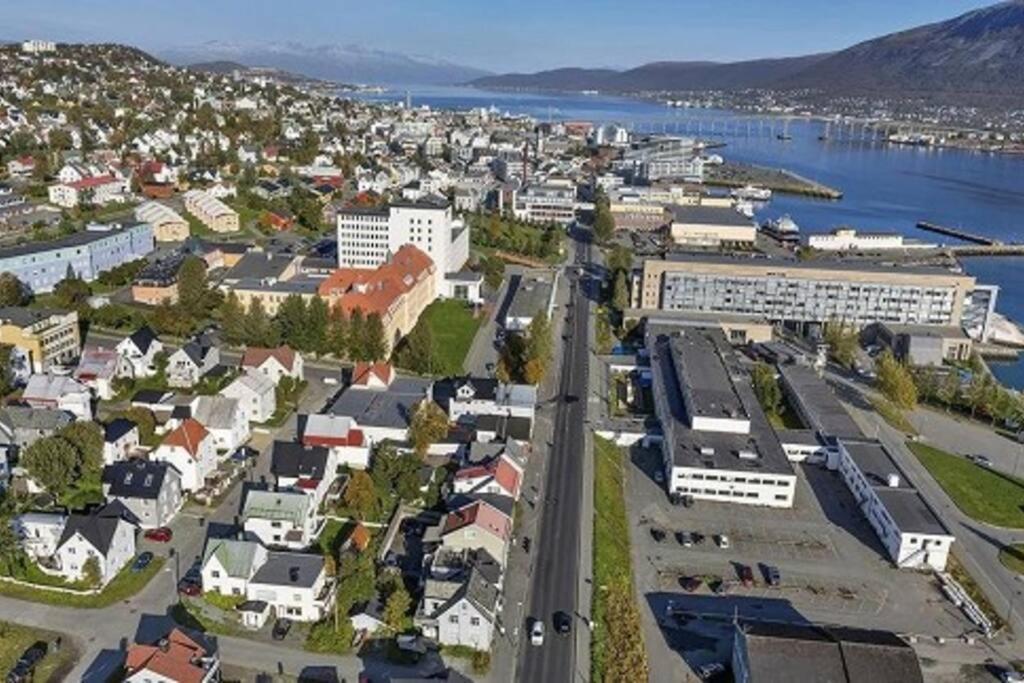 In The Heart Of The Aurora Borealis - Tromso City Exterior photo